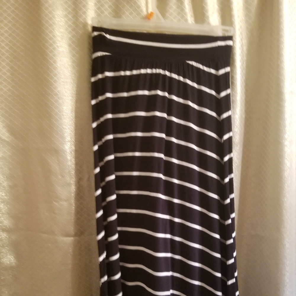 Cherokee skirt long style size 7/8 medium stretchy